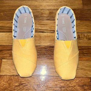 Tom’s classic Gold Fusion Heritage Canvas. 8.5 Womens. Carefully and hardly used